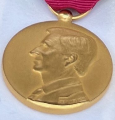Médaille 25 ans croppée au max
